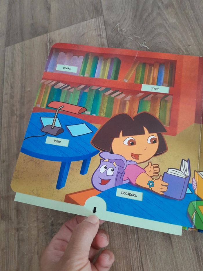 Livre Dora l'exploratrice imagier avec des tirettes mot anglais 🌺 - photo numéro 5