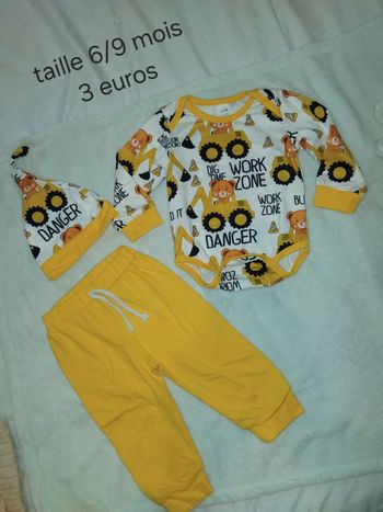 Ensemble taille  6/9 mois