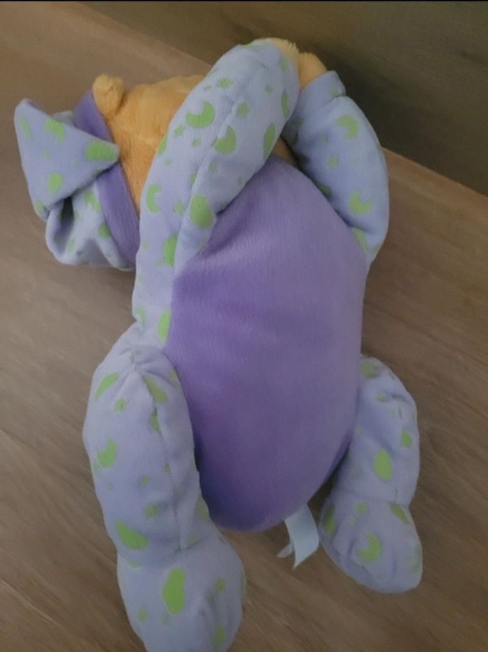 Peluche Disney Winnie phosphorescent - photo numéro 5