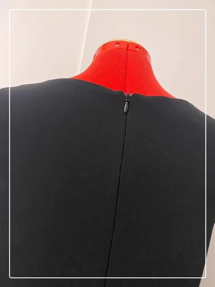 Robe noire et blanche droite annees 70 graphique Rinascimento - photo numéro 5