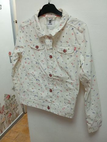 Veste en jean a motifs