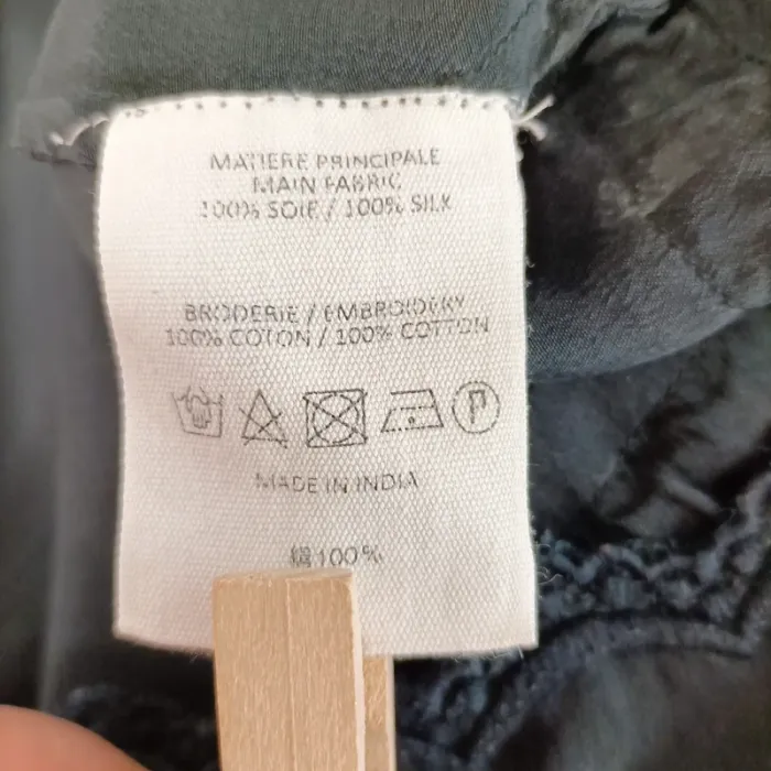 Tshirt noir en Soie - manches courtes, broderies et lien à la taille taille 36 A577 - photo numéro 10