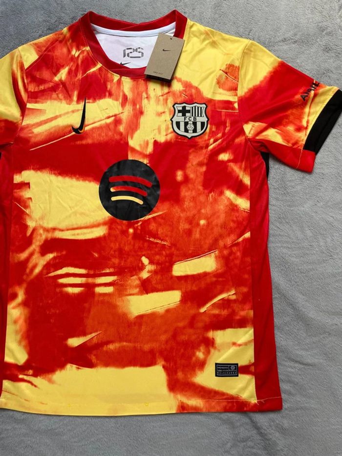 Maillot concept foot Barcelone jaune rouge édition Flamme taille M - photo numéro 3