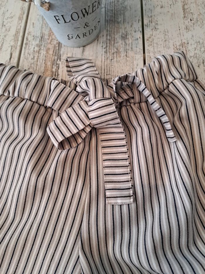 Short à rayures & poches et ceinture nouée