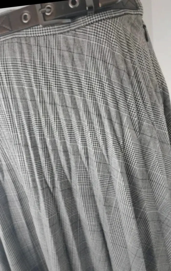 Jupe J Caro marque morgan taille 38 63% polyester 33% viscose 4% élasthanne neuf avec étiquette - photo numéro 3