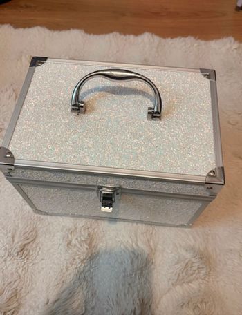Boîte à rangement de maquillage