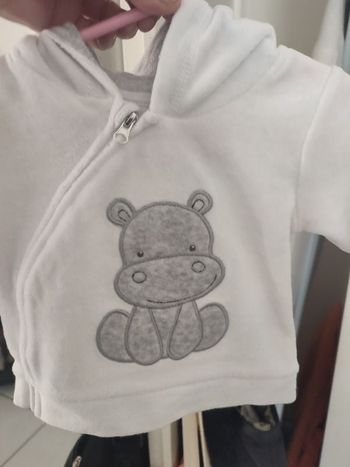 #kytie3moisgarcon. Gilet manches longues a capuche taille 3 mois