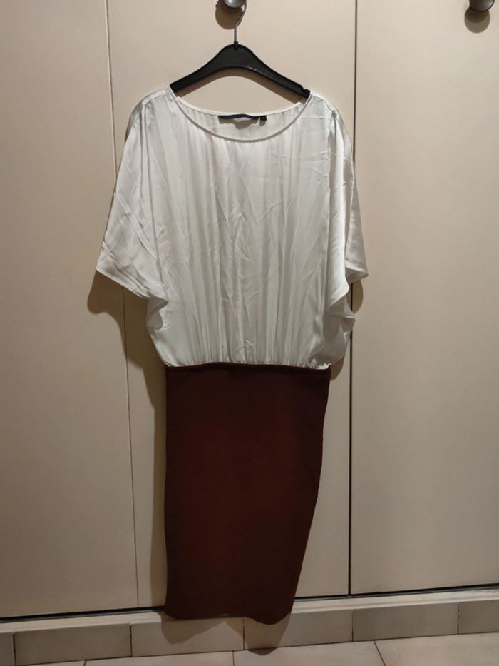 Robe blanche et bordeaux