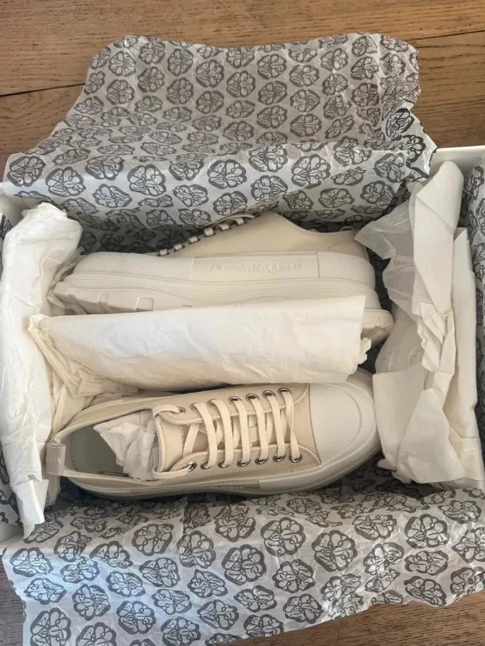 Baskets Alexander McQueen Tread Slick Low Lace Up Beige - photo numéro 15