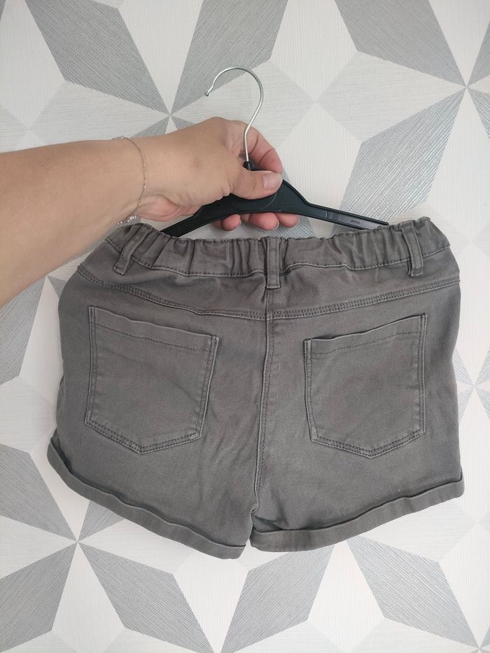 Short gris - photo numéro 3