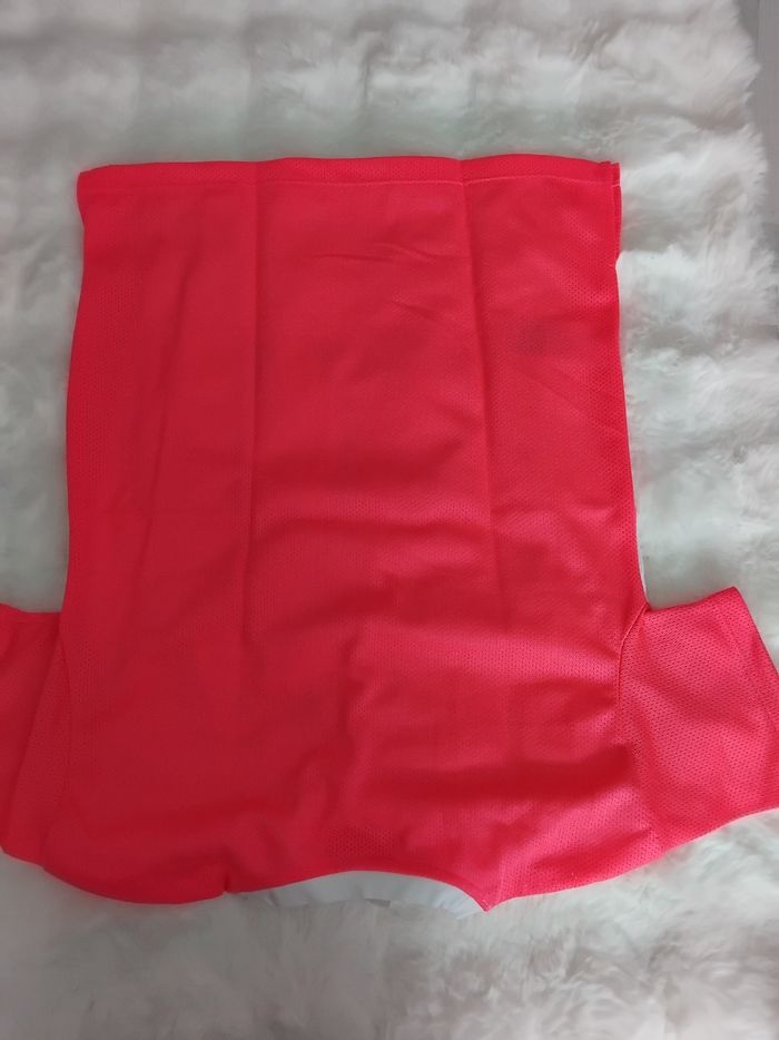 Tee-shirt fille Barbie, neuf avec étiquettes, 10 ans - photo numéro 6