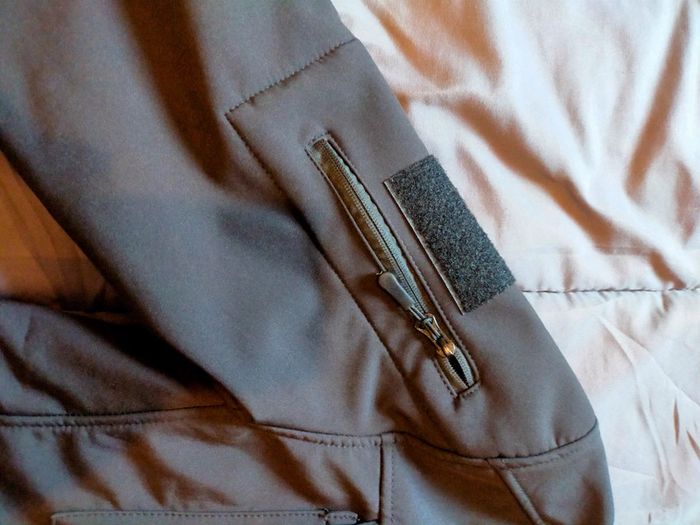 Imperméable noir zippé à capuche taille S - photo numéro 4