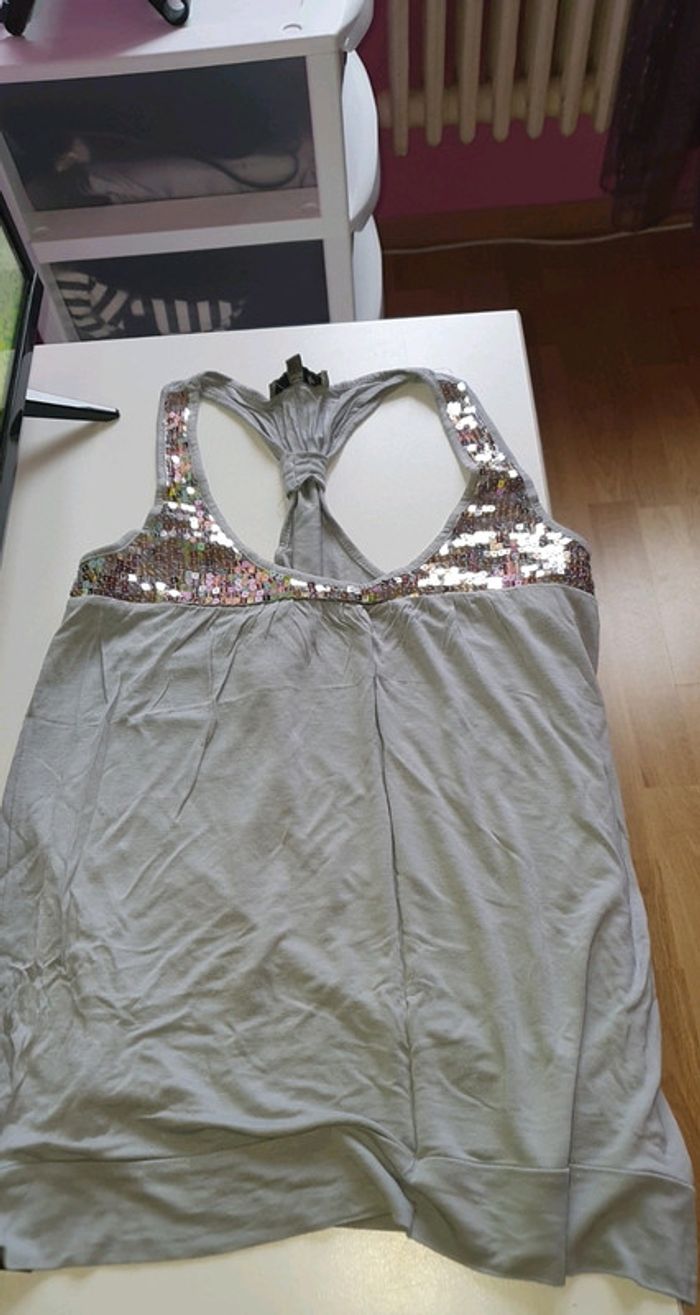 Débardeur paillettes en haut gris - photo numéro 2