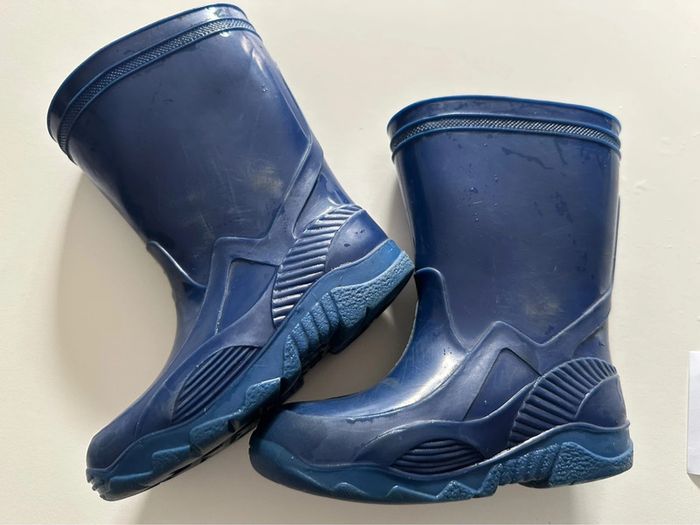 Bottes en plastique pointure 24 - photo numéro 4