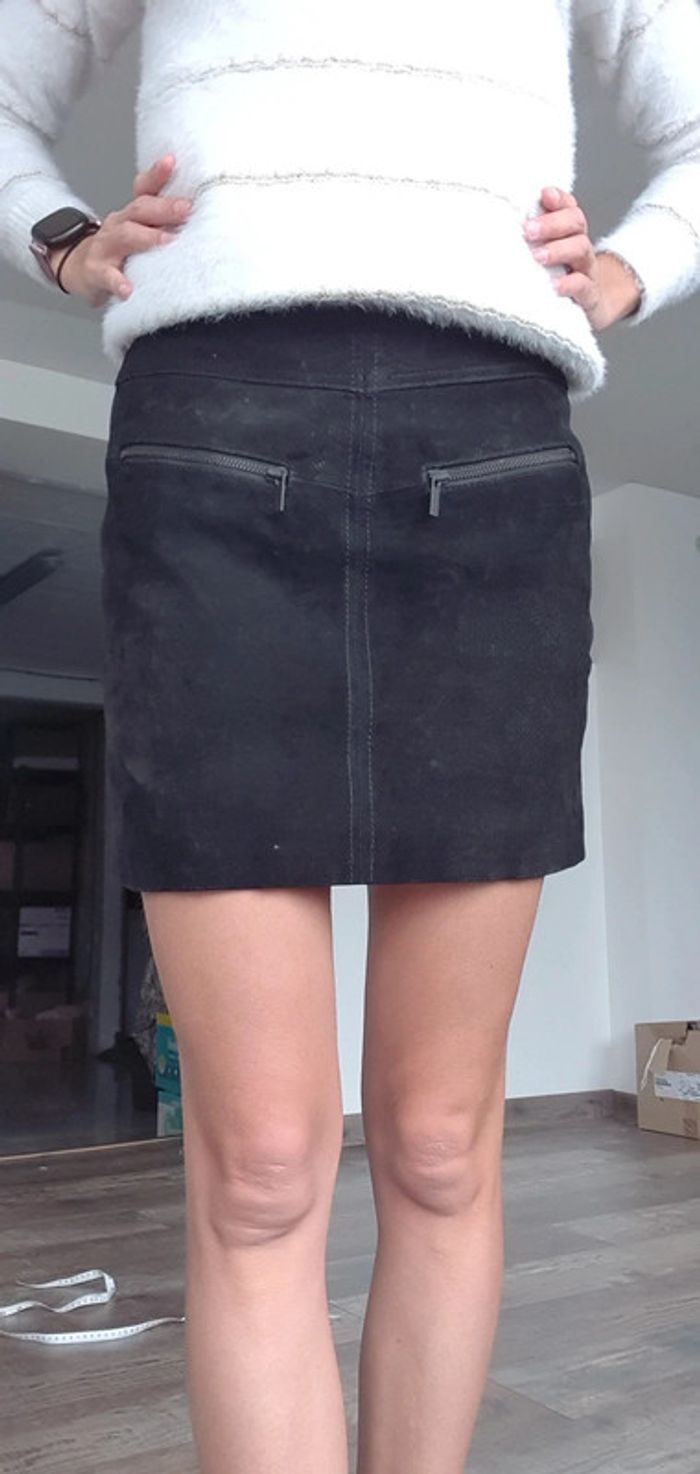 Jupe mango en cuir taille 36 en très bon état