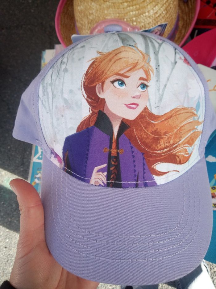 casquette la reine des neiges