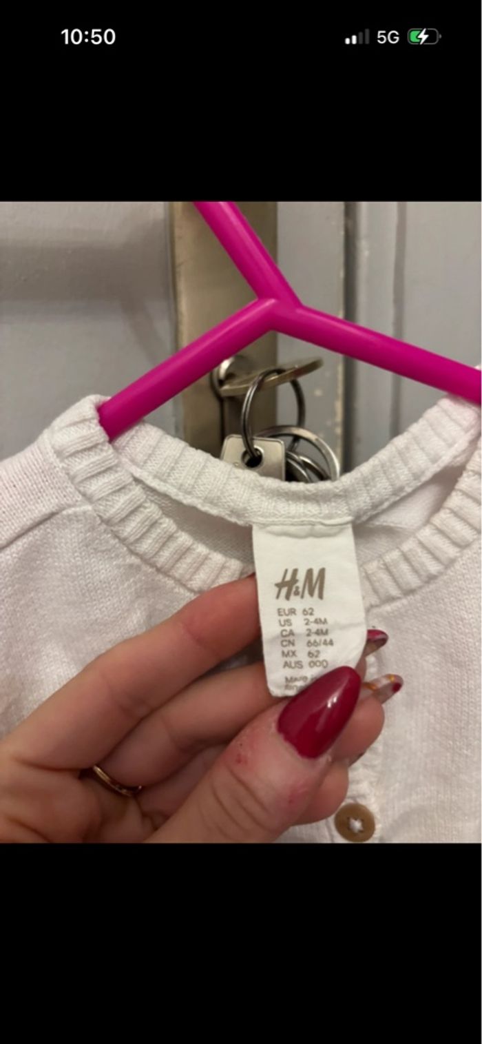 Gilet blanc h&m 2/4 mois - photo numéro 2
