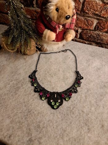 Collier gothique noir strass multicolore