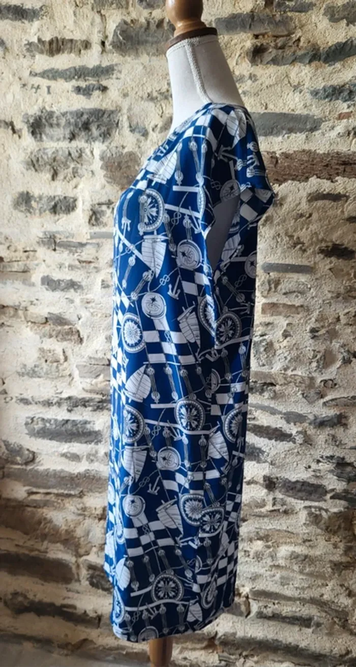 Robe motifs marins bleue et blanche Taille 42 - photo numéro 3