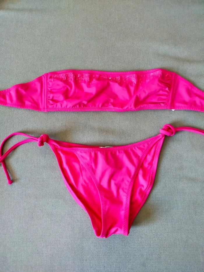 Bikini 2 pièces rose fuchsia à sequins – Haut 85 / Bas 38 – Neuf avec étiquette – Golden Lady