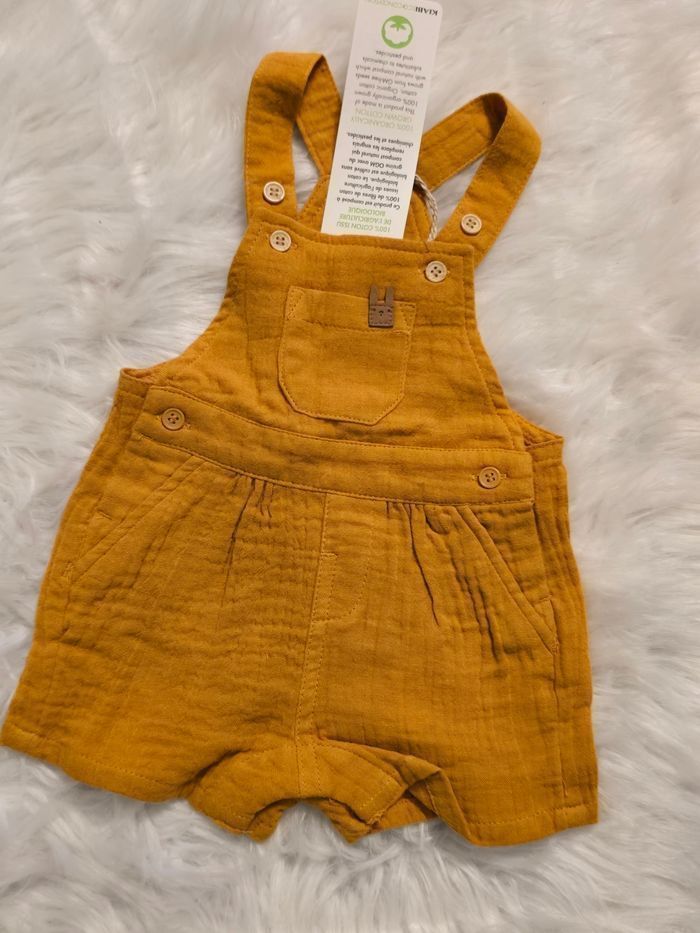 Neuve (non portée)   🤩 💙superbe salopette courte et pantalon en gaze de coton 3 mois garçon 💙💙😍 - photo numéro 2