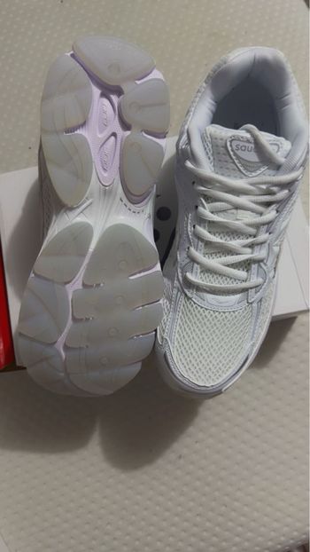 Basket saucony neuve taille 40