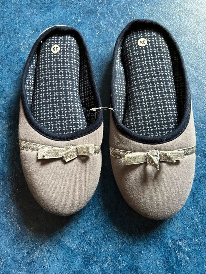 chaussons neufs fantaisie - photo numéro 2