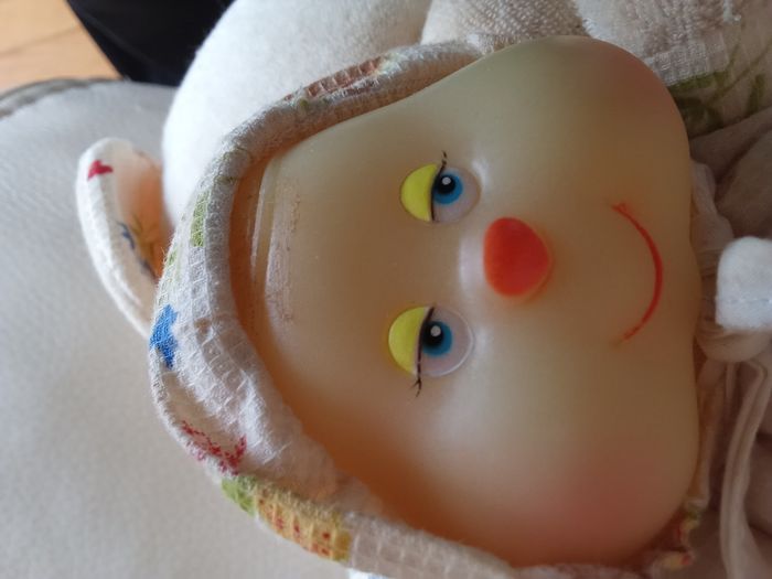 Peluche minouche ours ourson avec sa luciole Vintage crème tissu imprimé blanc paniers yeux noirs durs vintage ancien environ 30 ans  d'occasion à laver - photo numéro 7