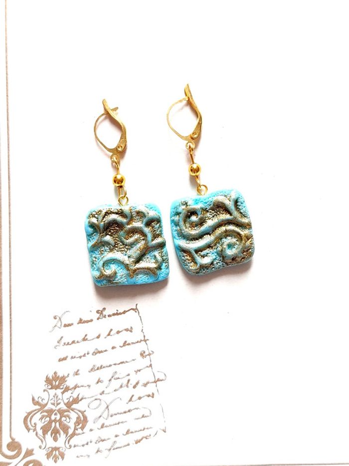 Magnifique paire de boucles d'oreilles pendantes bleu et or - photo numéro 3