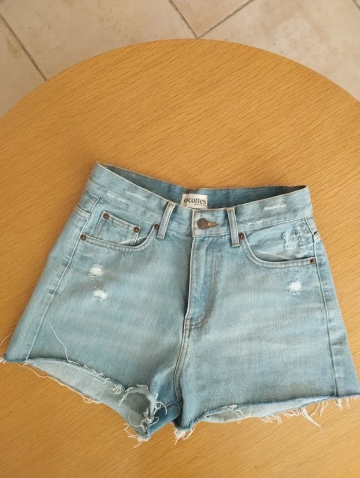 Short en jean bleu clair taille S