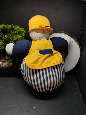 peluche Chapeau sucre d'orge marin  tablier jaune rayé blanc ancien boule Poche