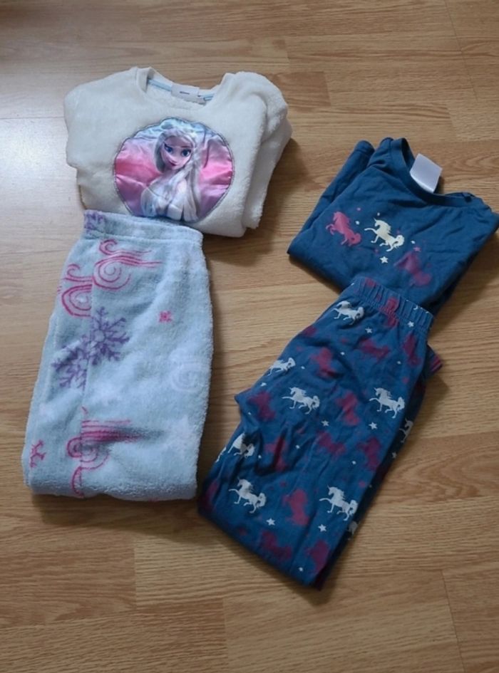 Lot vêtements fille 5ans robe tee-shirts pyjama - photo numéro 3