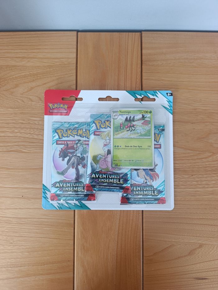 Tripack Aventures Ensembles illustration Yanmega