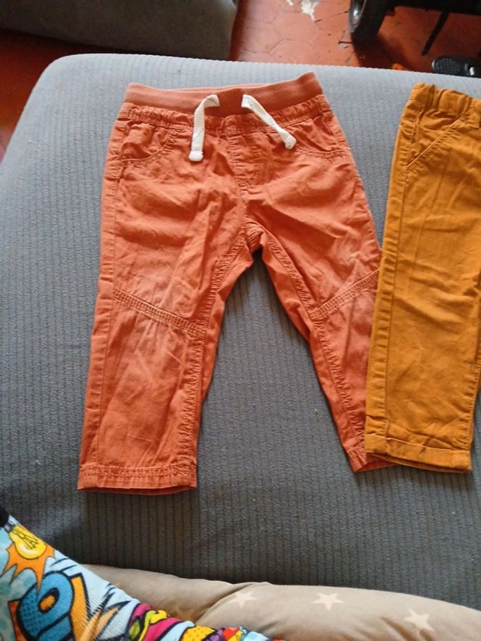 Deux pantalons et une chemise manche courte - photo numéro 2