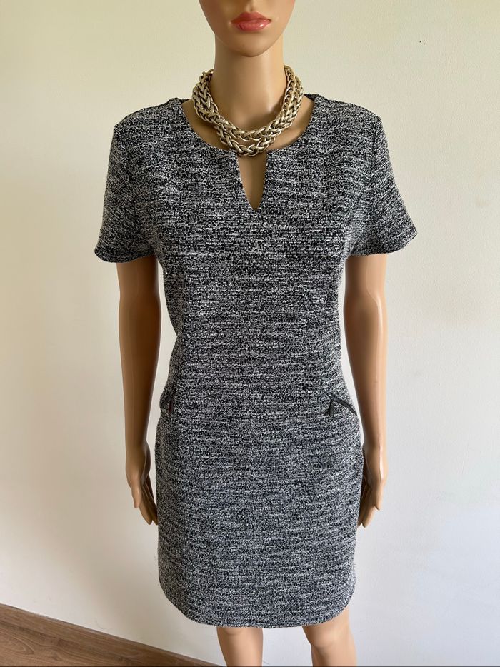 Robe épaisse à manches courtes LolaLiza taille française 40 TBE