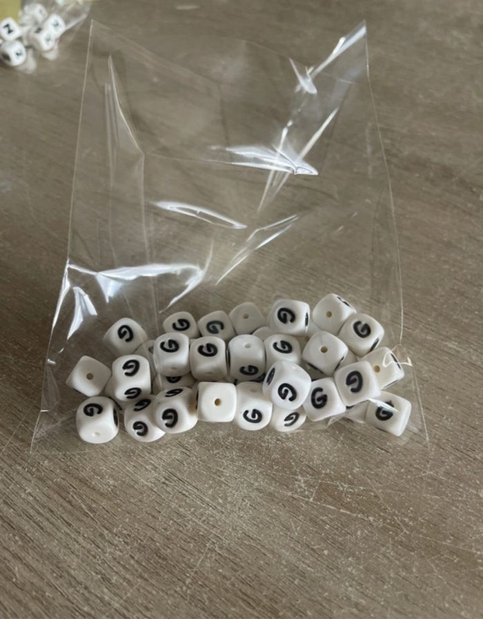 Perle silicone lettre G