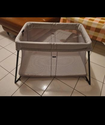 Lit babybjorn gris proche du neuf