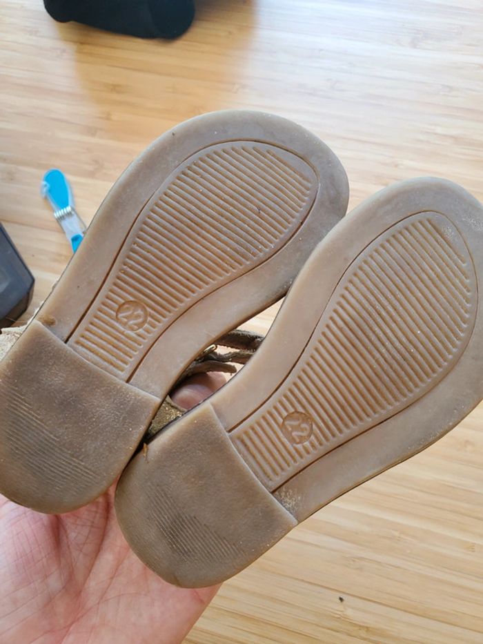 Sandales t22 - photo numéro 4