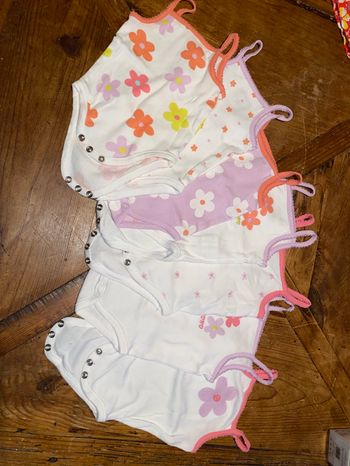 Lot bodies à bretelles