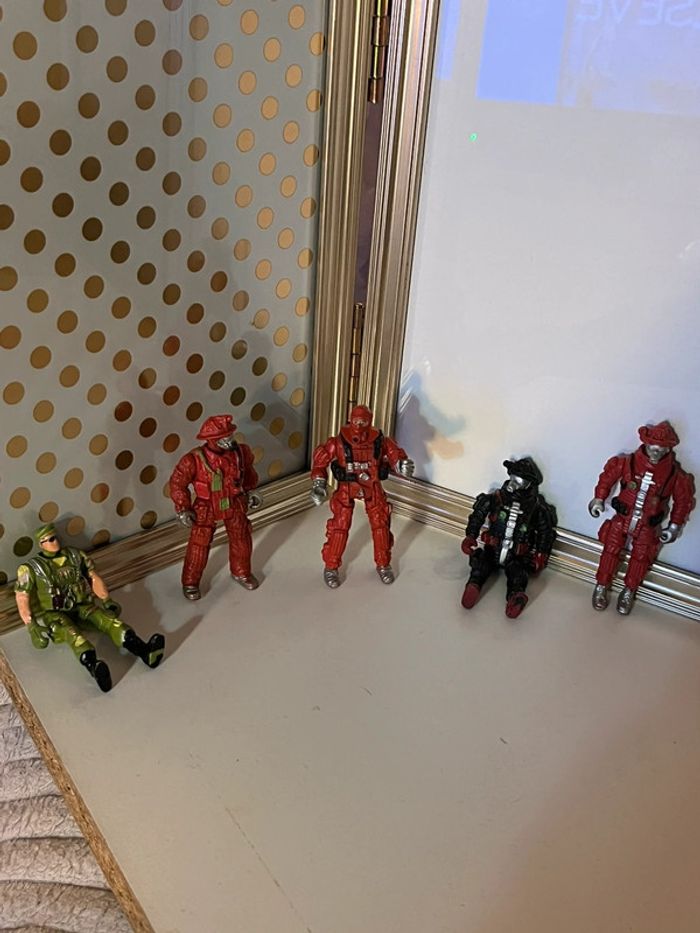 Lot de personnages pompiers / militaires