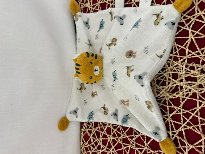 DOUDOU PLAT CARRÉ TIGRE BLANC ORANGE ÉLÉPHANT Simba Toys Kiabi - photo numéro 2