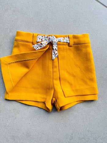 Short jaune ceinture tissu fleuri 23 mois 2 ans Obaibi