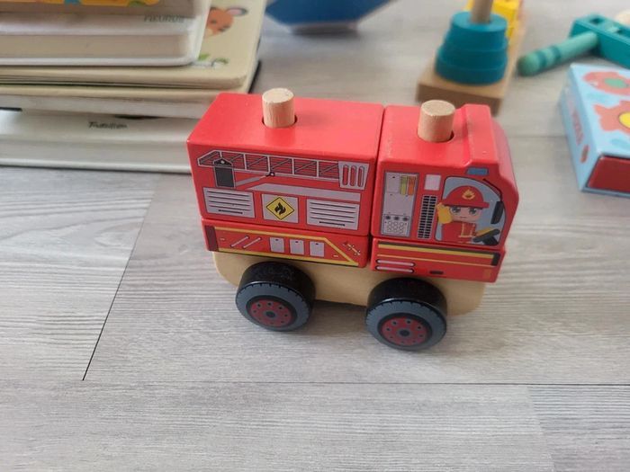 Camion de pompiers en bois