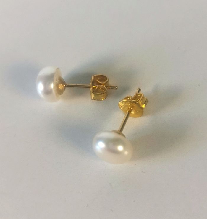 Boucles d'oreilles perles de culture blanches 7mm sur clous plaqués or - photo numéro 6