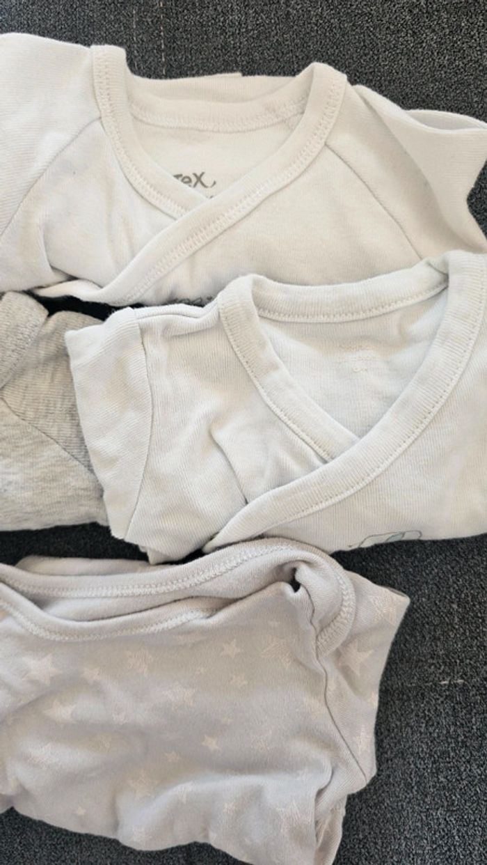 Lot body taille 1 mois - photo numéro 3