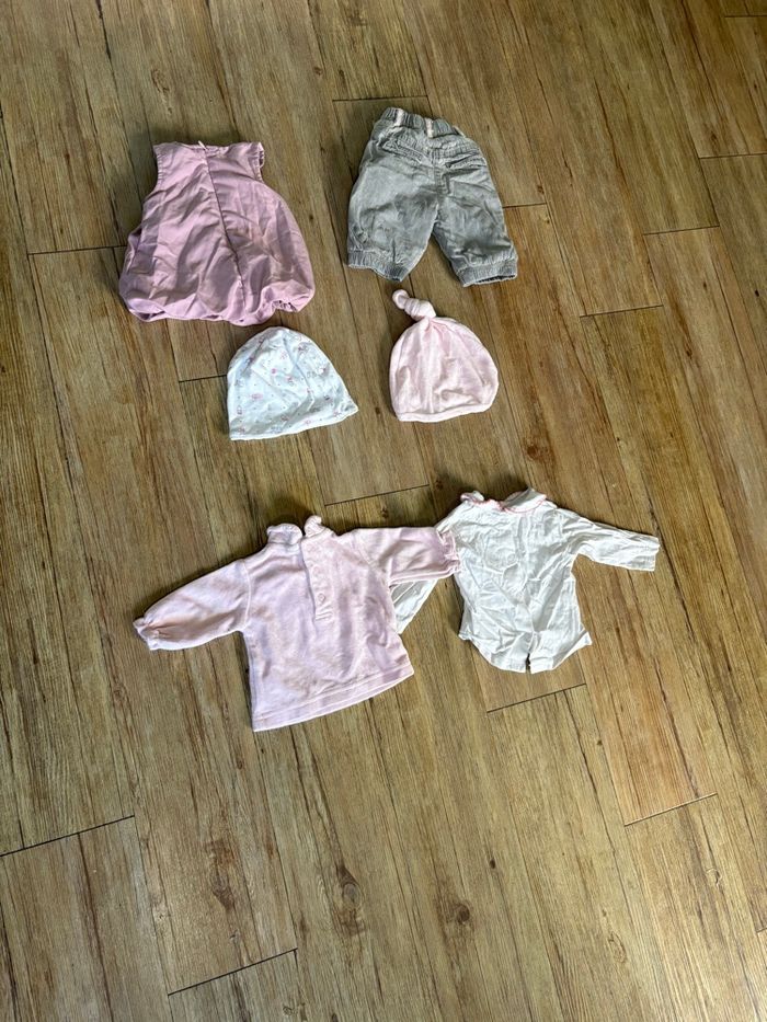 Lot 1 mois pantalon + robe + 2 bonnets + 2 blouses - photo numéro 2