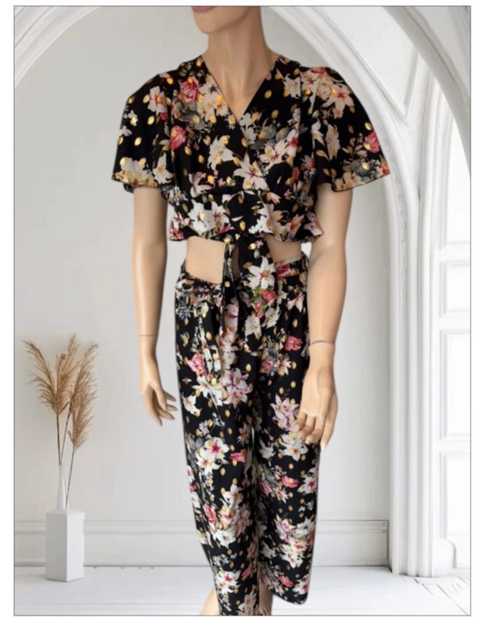 Ensemble fleuri New Collection – Neuf – Taille M – Été 2025