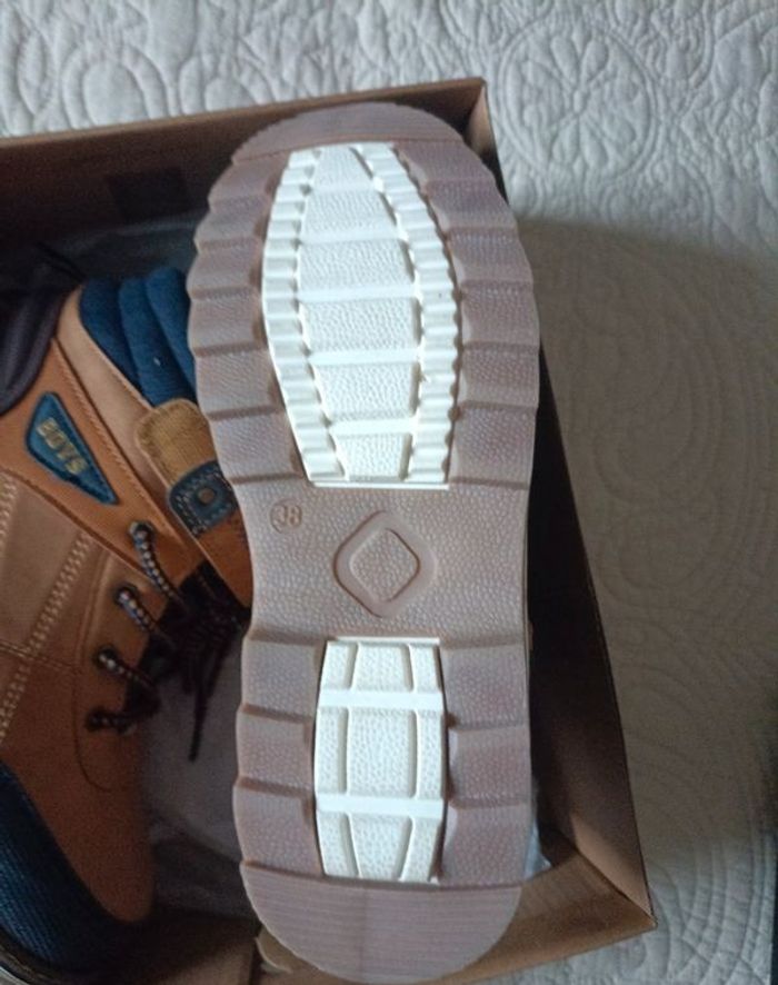 Chaussures fourrées neuves Pointure 38 - photo numéro 6