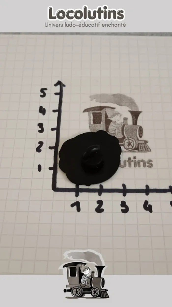 🚂 Pin’s ▪ Chenipan stylisé kawaii - photo numéro 3