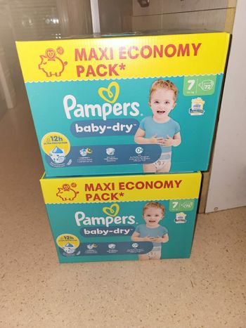 couches pampers baby-dry T7